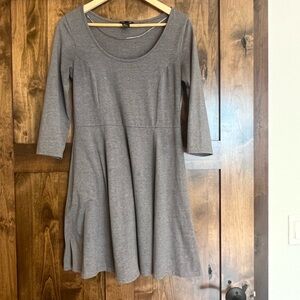 H&M basic gray woman’s medium dress. Scoop neck. cotton, polyester, elastane.